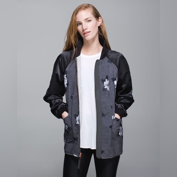 Lululemon Both Ways Bomber Reversible Jacket Size 8 - Picture 9 of 9